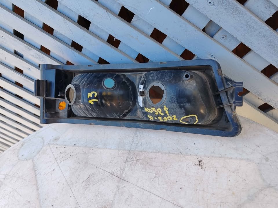 Óptico izquierdo inferior Chevrolet Silverado 2003 - 2006 - Imagen 7
