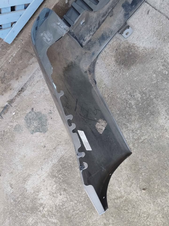 Parachoque trasero Chevrolet Tahoe 2007 - 2014 - Imagen 7