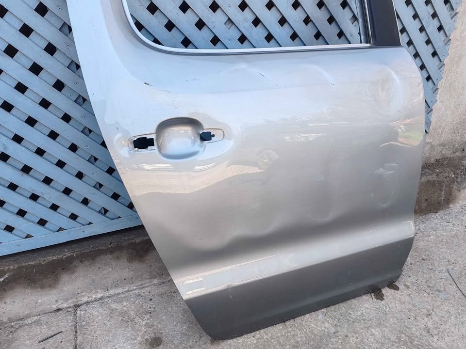 Puerta trasera derecha Volkswagen Amarok 2011 - 2023 - Imagen 3