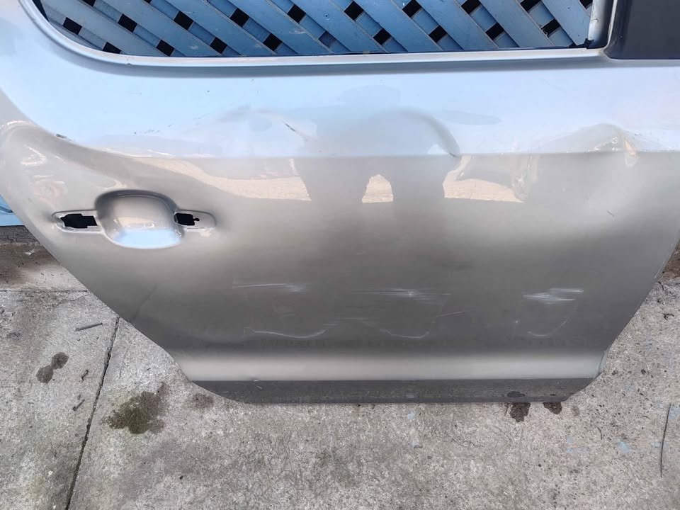 Puerta trasera derecha Volkswagen Amarok 2011 - 2023 - Imagen 4