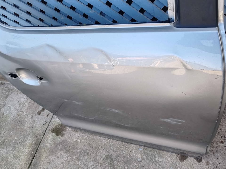 Puerta trasera derecha Volkswagen Amarok 2011 - 2023 - Imagen 6
