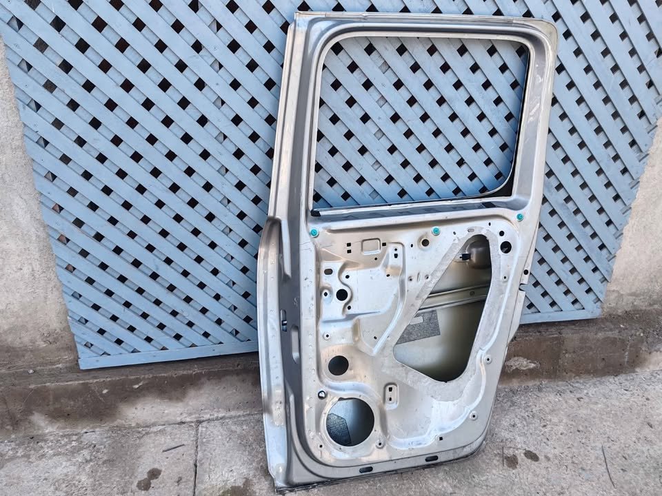 Puerta trasera derecha Volkswagen Amarok 2011 - 2023 - Imagen 8