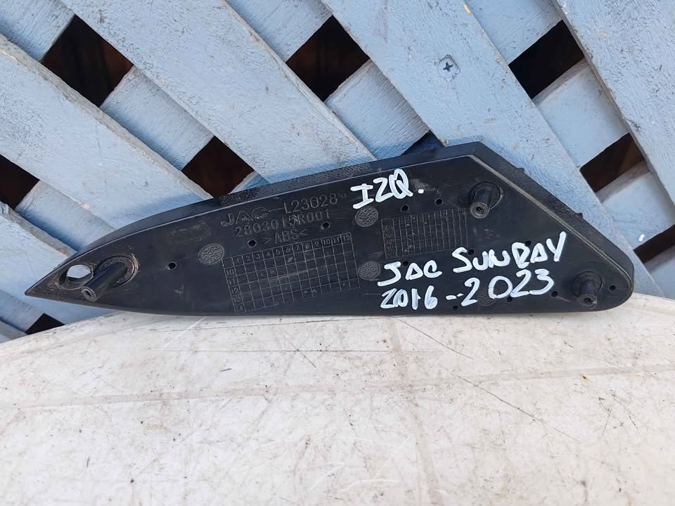 Bisel de neblinero izquierdo JAC Sunray 2016 - 2022 - Imagen 2