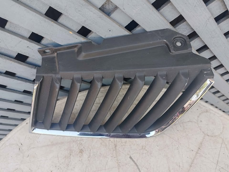 Máscara derecha Mitsubishi L200 2006 - 2009 - Imagen 4