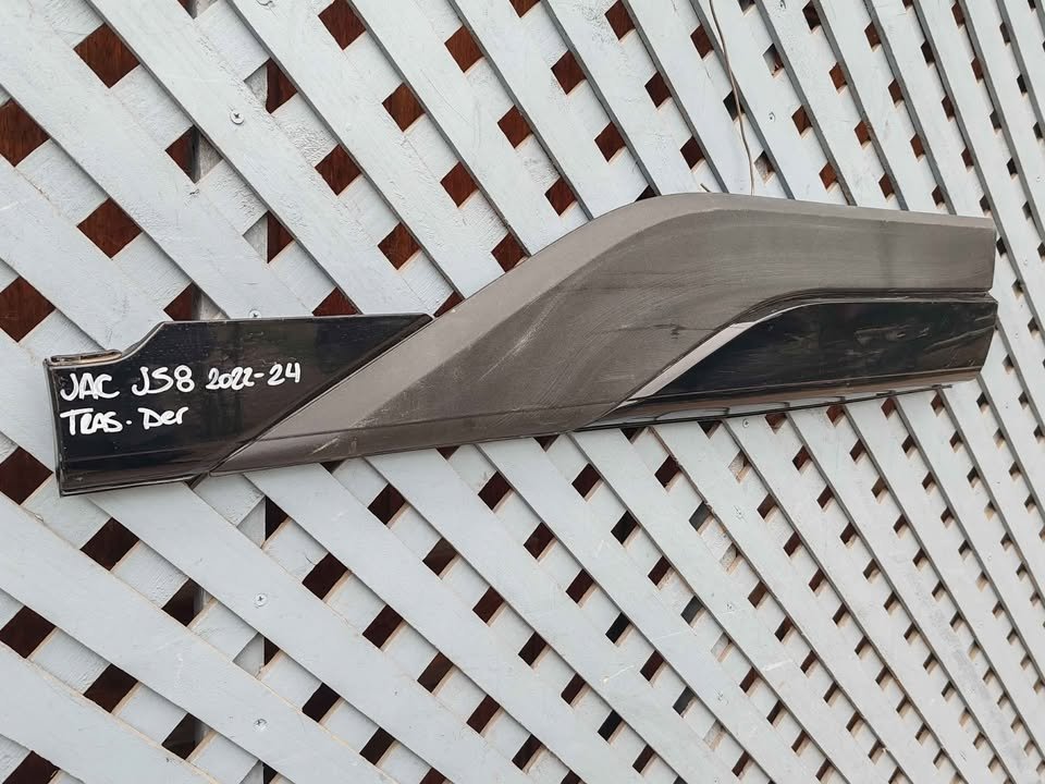Moldura de puerta trasera derecha JAC JS8 2022 - 2024 - Imagen 2
