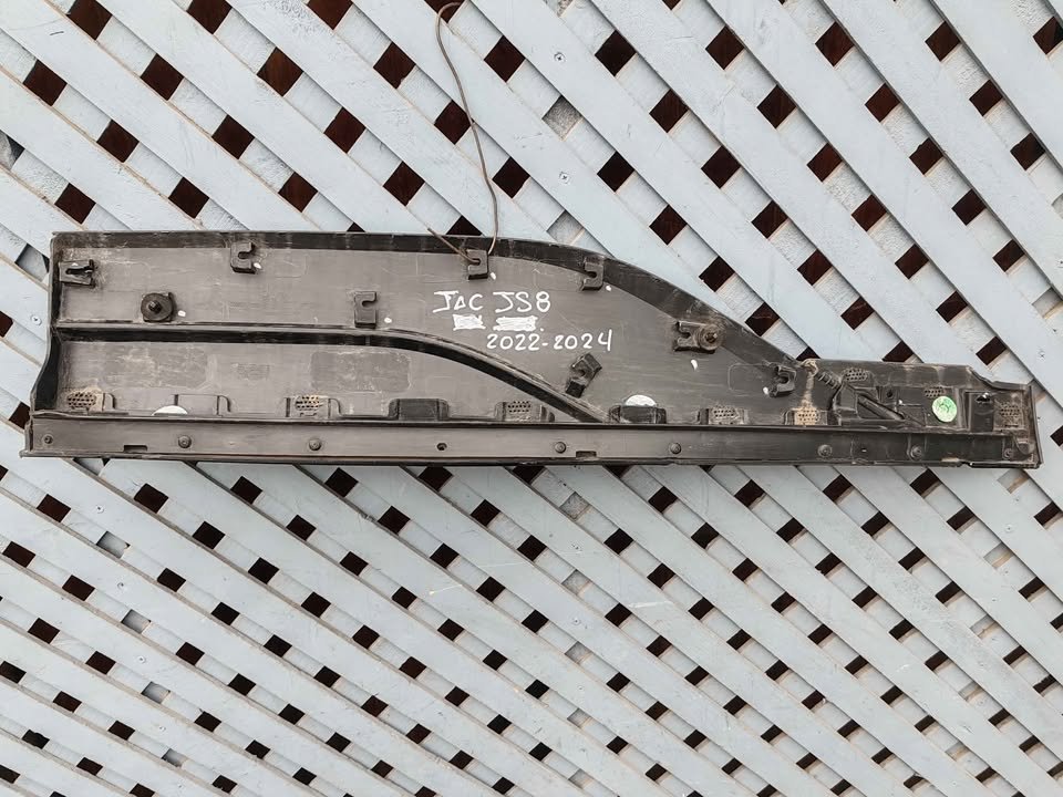 Moldura de puerta trasera derecha JAC JS8 2022 - 2024 - Imagen 7