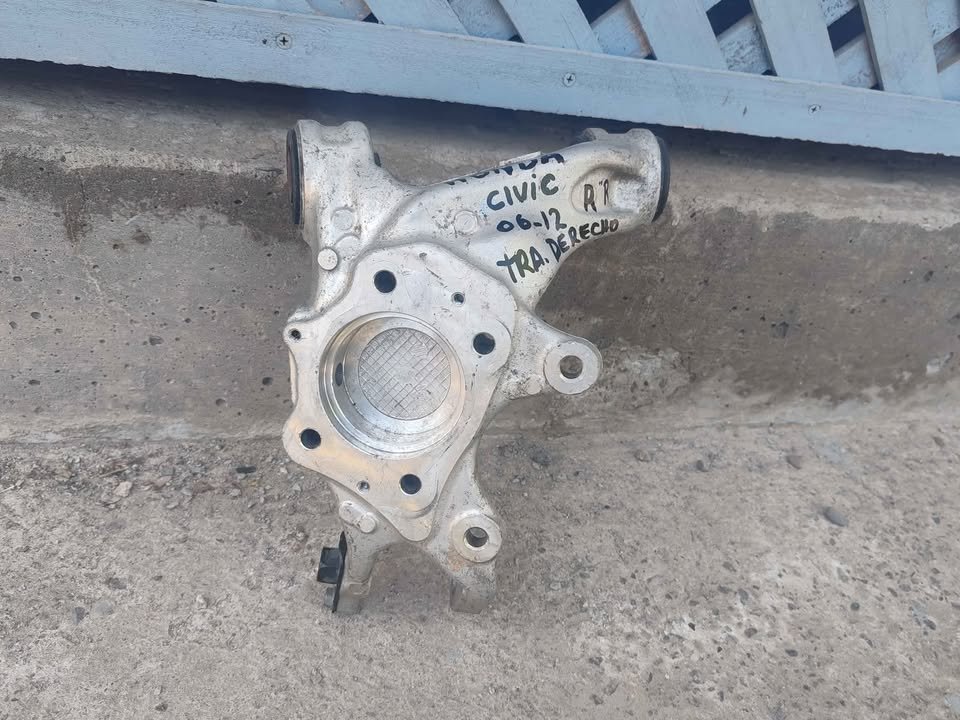 Muñón trasero derecho Honda Civic 2006 - 2012