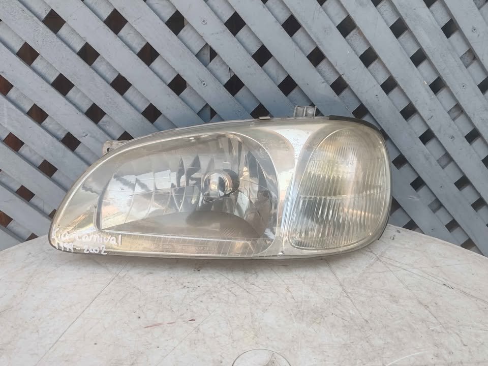 Óptico izquierdo Kia Carnival 1999 - 2002