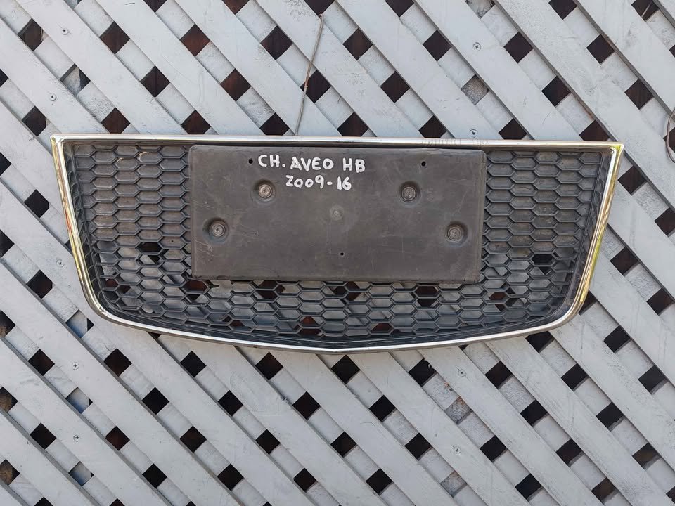 Rejilla de parachoque Chevrolet Aveo HB 2009 - 2015
