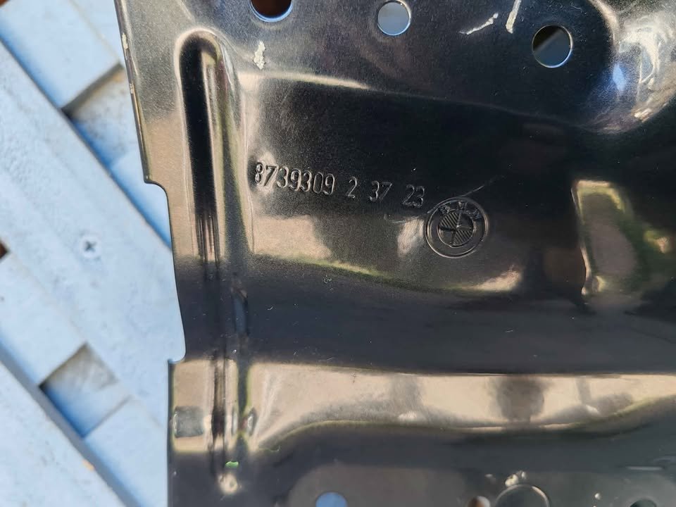 Tapabarro izquierdo BMW i4 Grand Coupe 2024 - 2025 - Imagen 5