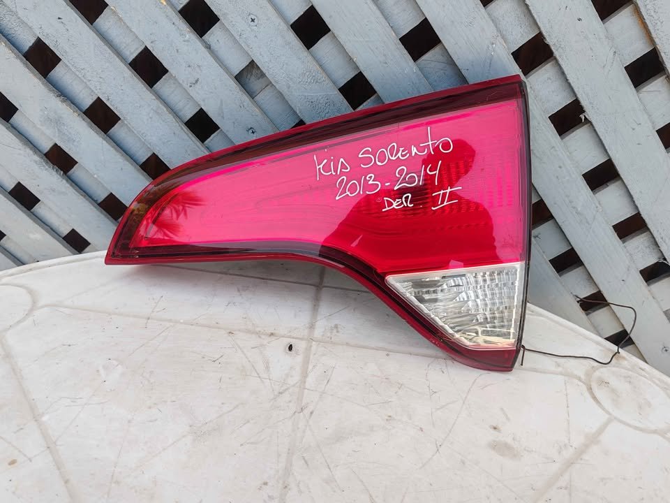 Foco trasero derecho de portalón Kia Sorento 2013 - 2014 (II)