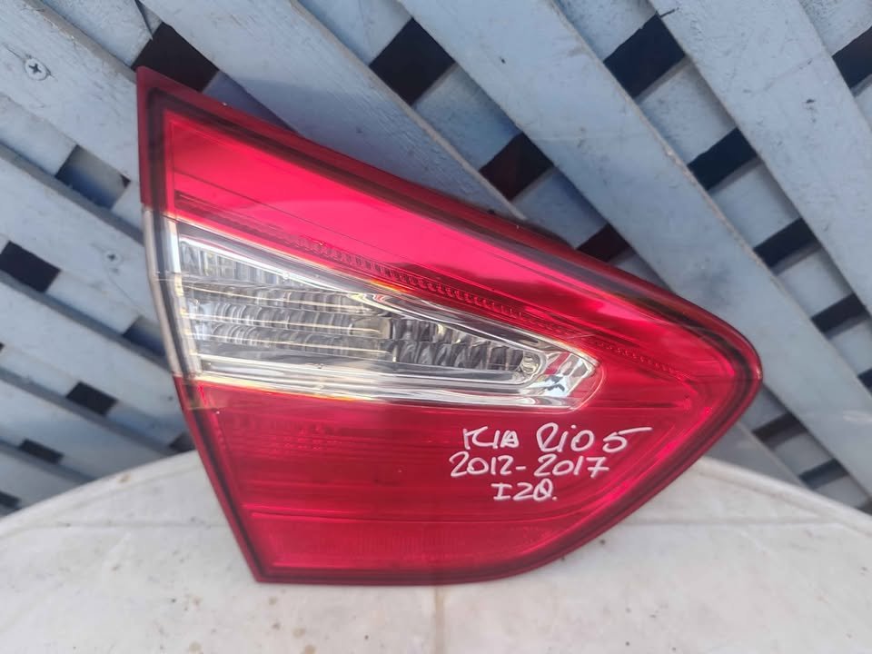 Foco trasero izquierdo de portalón Kia Rio 5 2012 - 2017 - Imagen 2