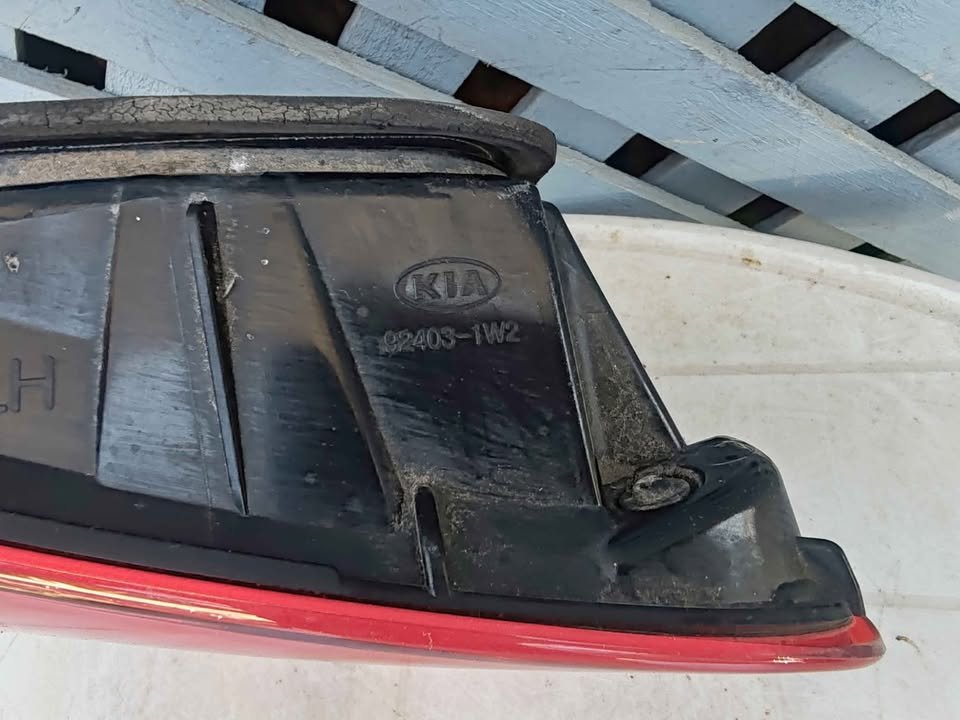 Foco trasero izquierdo de portalón Kia Rio 5 2012 - 2017 - Imagen 5
