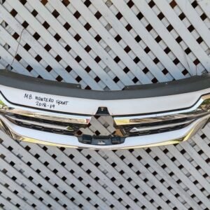 Máscara Mitsubishi Montero Sport 2018 - 2019