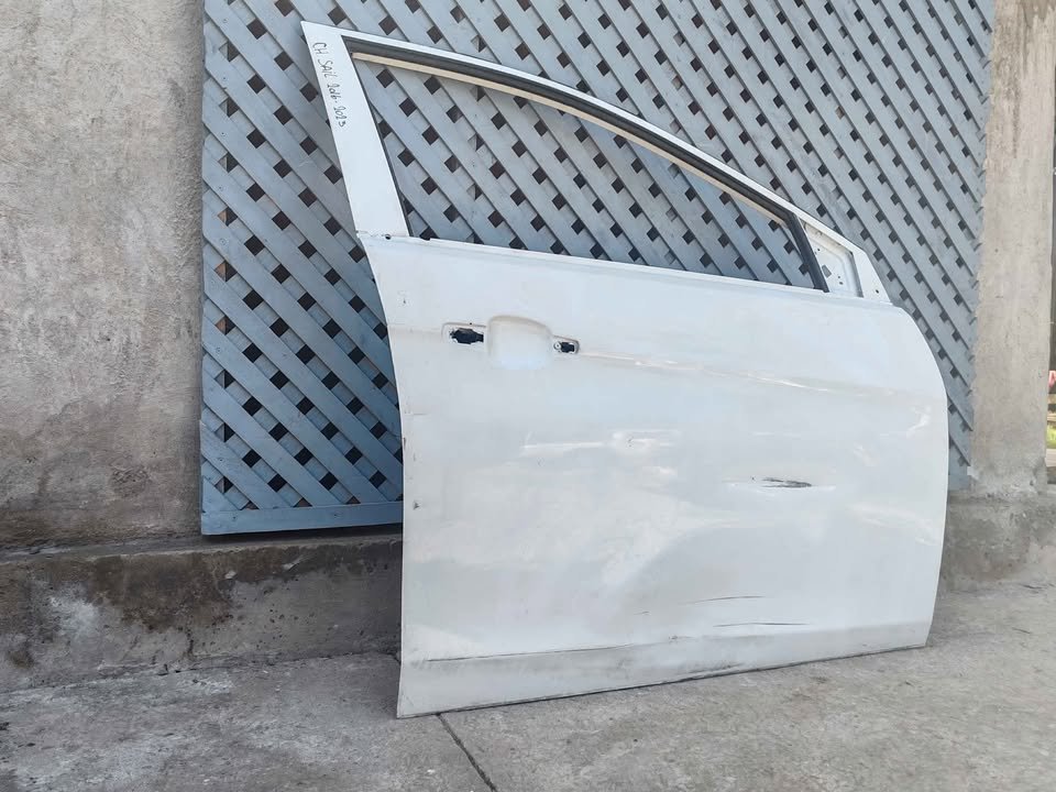 Puerta delantera derecha Chevrolet Sail 2017 - 2023 - Imagen 3