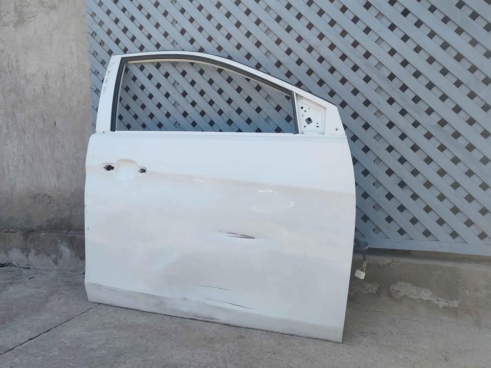 Puerta delantera derecha Chevrolet Sail 2017 - 2023 - Imagen 4