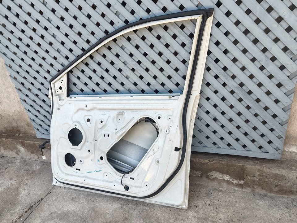 Puerta delantera derecha Chevrolet Sail 2017 - 2023 - Imagen 6