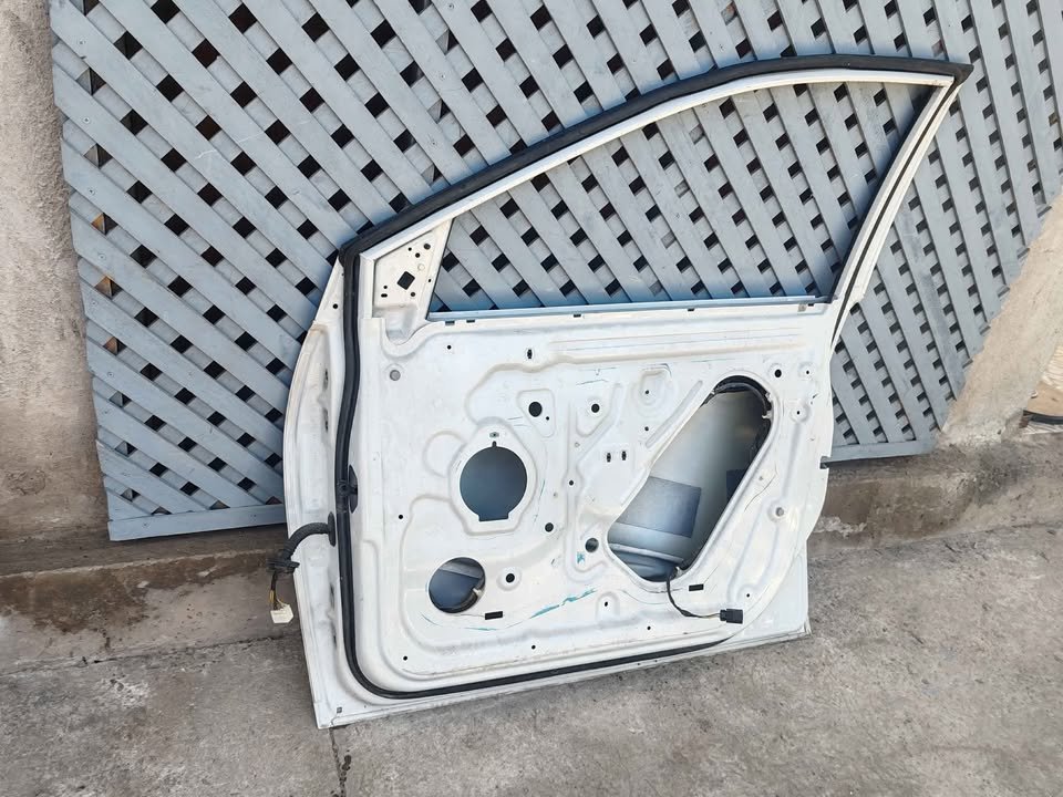 Puerta delantera derecha Chevrolet Sail 2017 - 2023 - Imagen 7