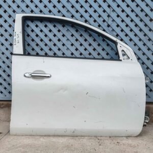 Puerta delantera derecha Nissan Versa 2012 - 2019
