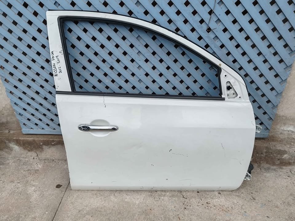 Puerta delantera derecha Nissan Versa 2012 - 2019 - Imagen 2