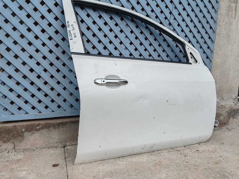 Puerta delantera derecha Nissan Versa 2012 - 2019 - Imagen 4