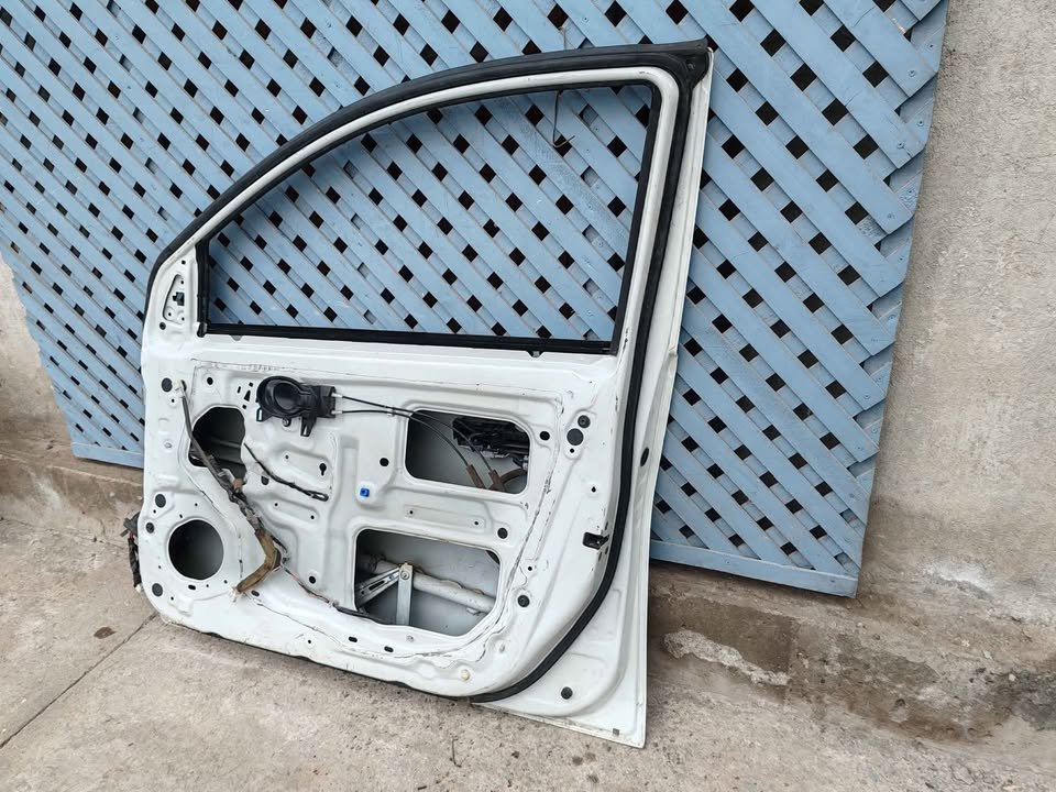 Puerta delantera derecha Nissan Versa 2012 - 2019 - Imagen 6