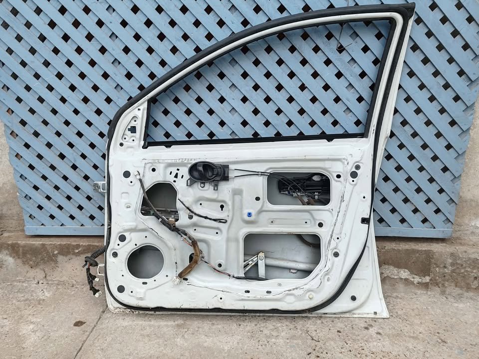 Puerta delantera derecha Nissan Versa 2012 - 2019 - Imagen 8