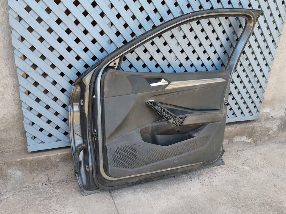 Puerta delantera derecha Volkswagen Jetta 2019 - 2024 - Imagen 7