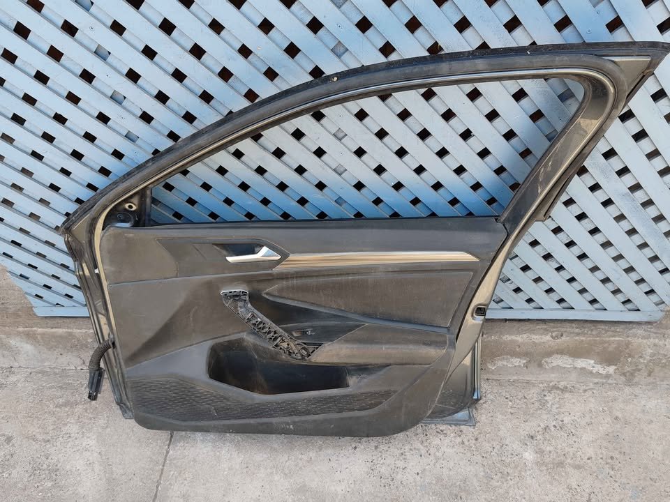 Puerta delantera derecha Volkswagen Jetta 2019 - 2024 - Imagen 8