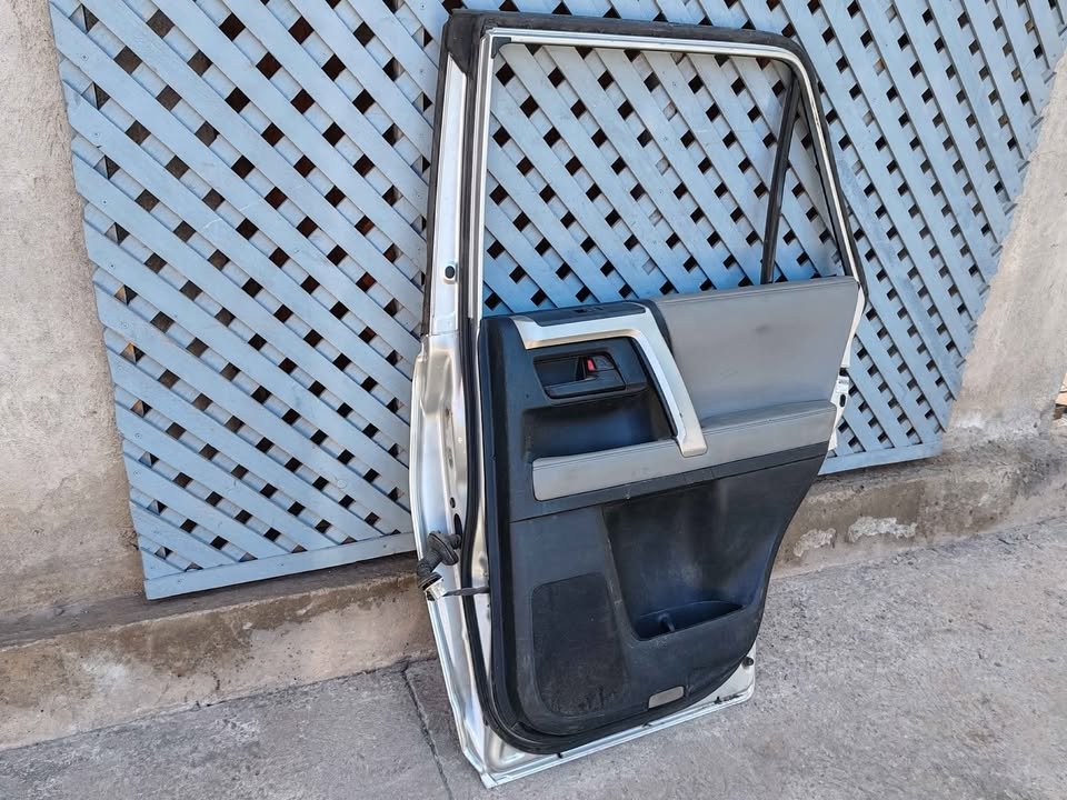 Puerta trasera derecha Toyota 4runner 2010 - 2022 - Imagen 7