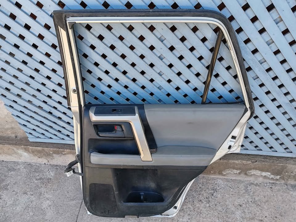 Puerta trasera derecha Toyota 4runner 2010 - 2022 - Imagen 8