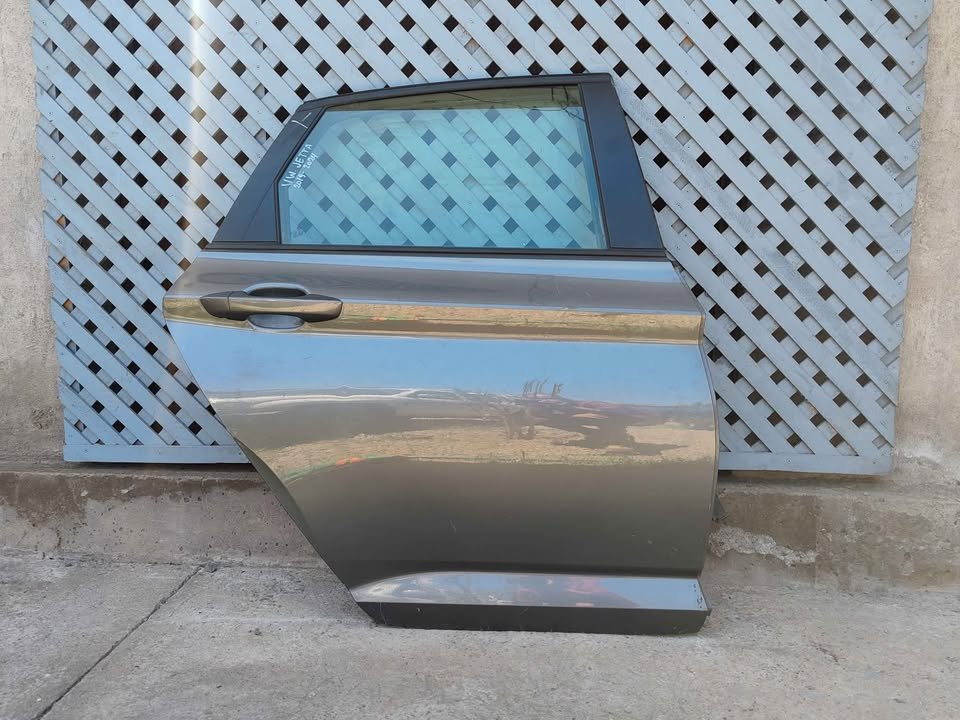Puerta trasera derecha Volkswagen Jetta 2019 - 2024