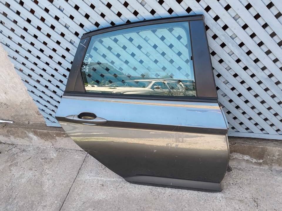 Puerta trasera derecha Volkswagen Jetta 2019 - 2024 - Imagen 2