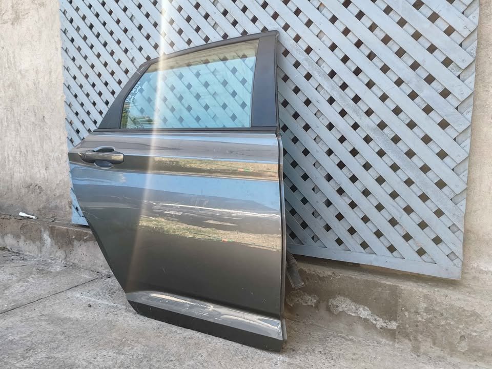 Puerta trasera derecha Volkswagen Jetta 2019 - 2024 - Imagen 3