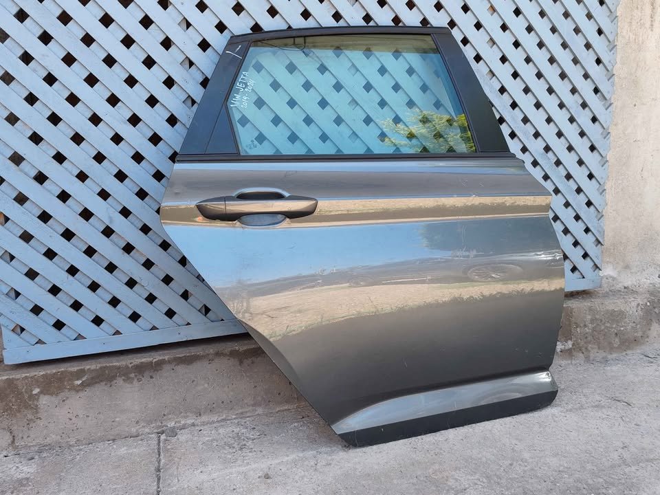 Puerta trasera derecha Volkswagen Jetta 2019 - 2024 - Imagen 4