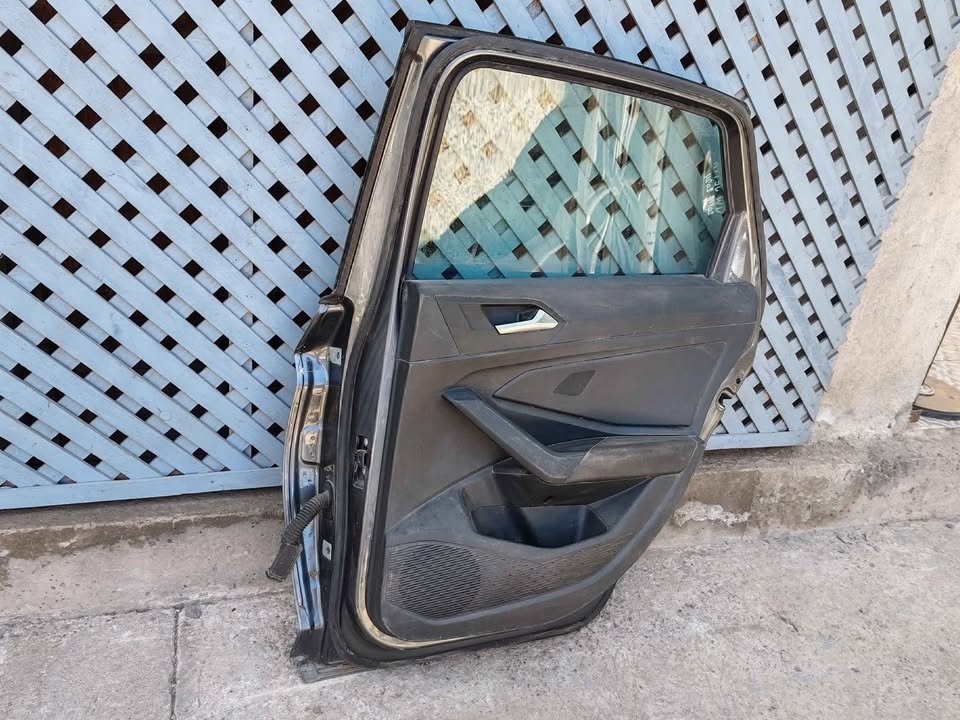 Puerta trasera derecha Volkswagen Jetta 2019 - 2024 - Imagen 5