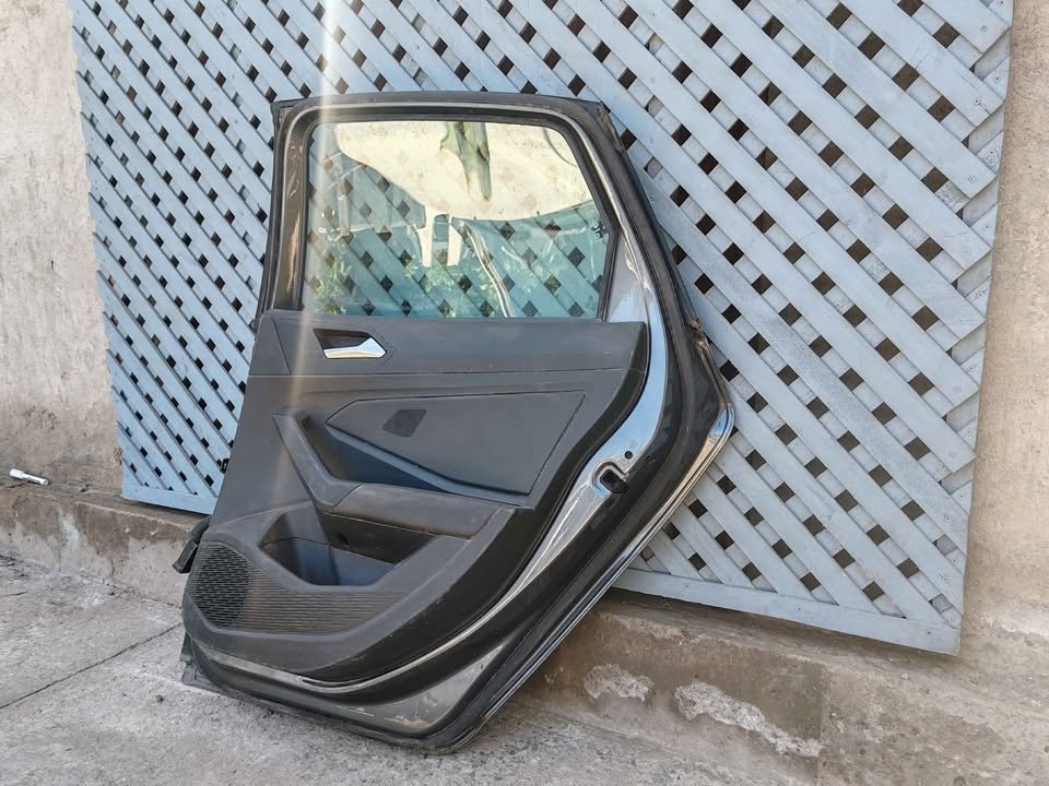 Puerta trasera derecha Volkswagen Jetta 2019 - 2024 - Imagen 6
