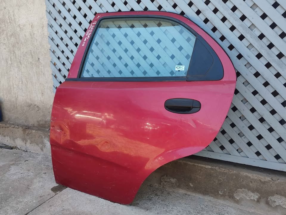 Puerta trasera izquierda Chevrolet Aveo sedan 2003 - 2006 - Imagen 3