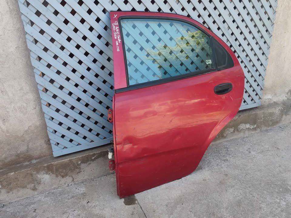 Puerta trasera izquierda Chevrolet Aveo sedan 2003 - 2006 - Imagen 5