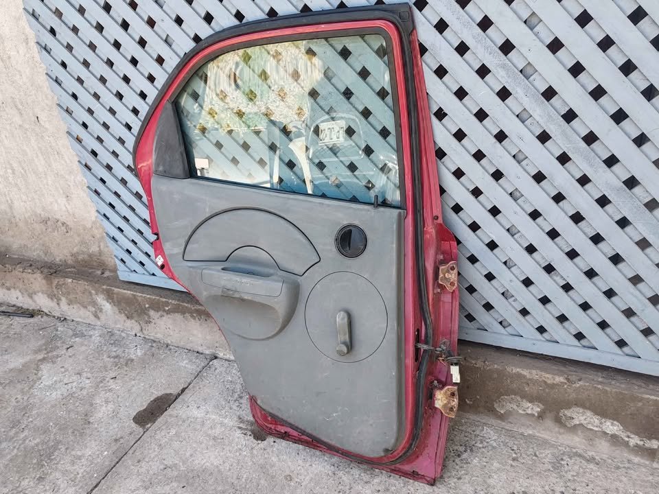 Puerta trasera izquierda Chevrolet Aveo sedan 2003 - 2006 - Imagen 6