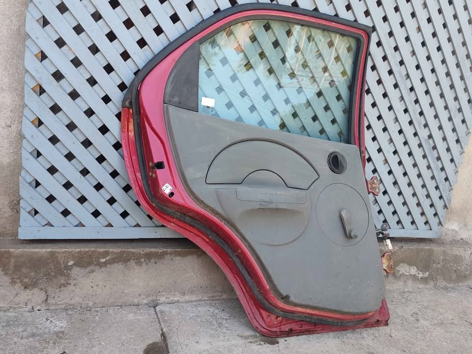 Puerta trasera izquierda Chevrolet Aveo sedan 2003 - 2006 - Imagen 7
