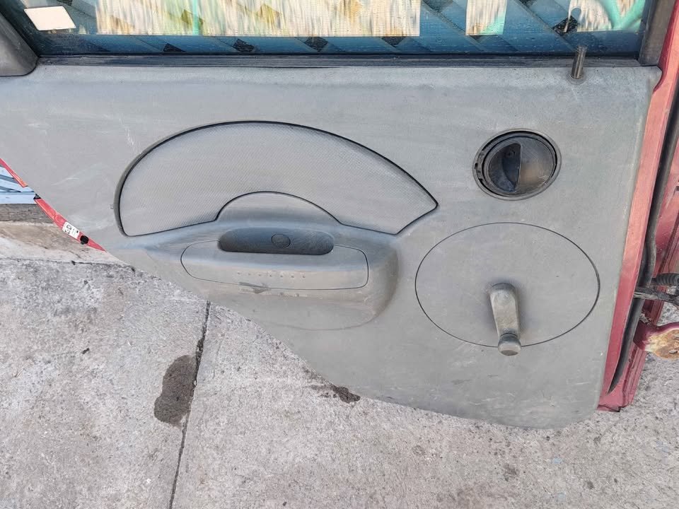 Puerta trasera izquierda Chevrolet Aveo sedan 2003 - 2006 - Imagen 8