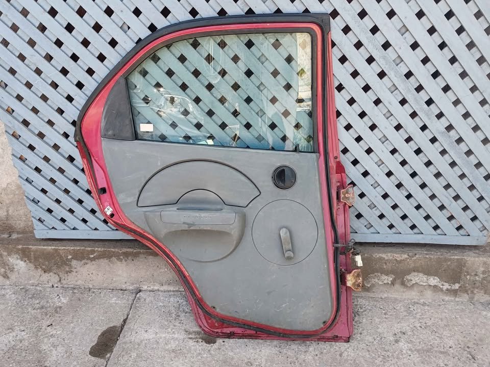 Puerta trasera izquierda Chevrolet Aveo sedan 2003 - 2006 - Imagen 9