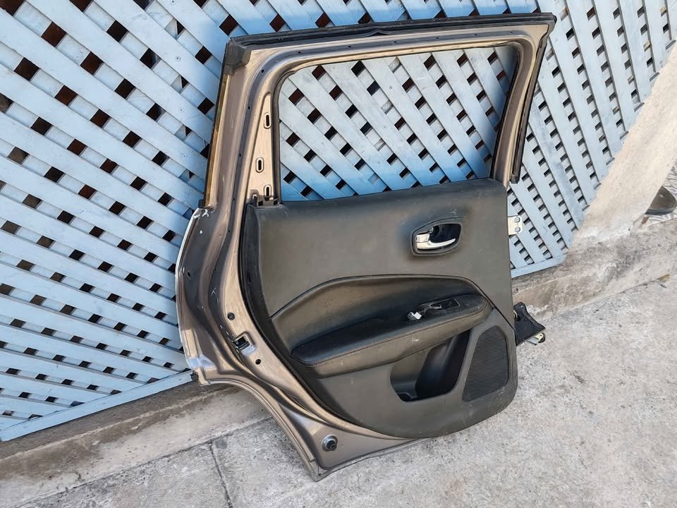 Puerta trasera izquierda Jeep Compass 2018 - 2025 - Imagen 7
