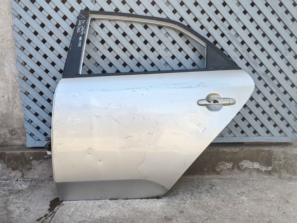 Puerta trasera izquierda Kia Cerato 2011 - 2013