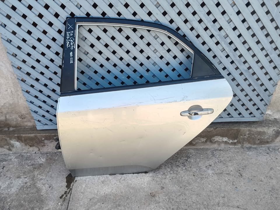 Puerta trasera izquierda Kia Cerato 2011 - 2013 - Imagen 2