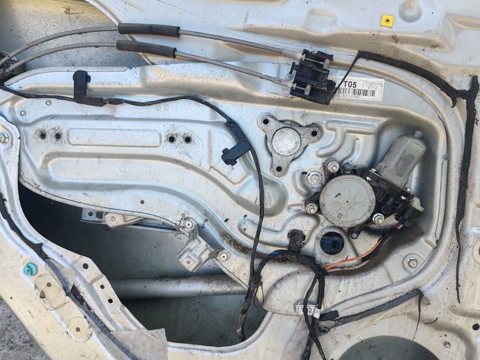 Puerta trasera izquierda Kia Cerato 2011 - 2013 - Imagen 7