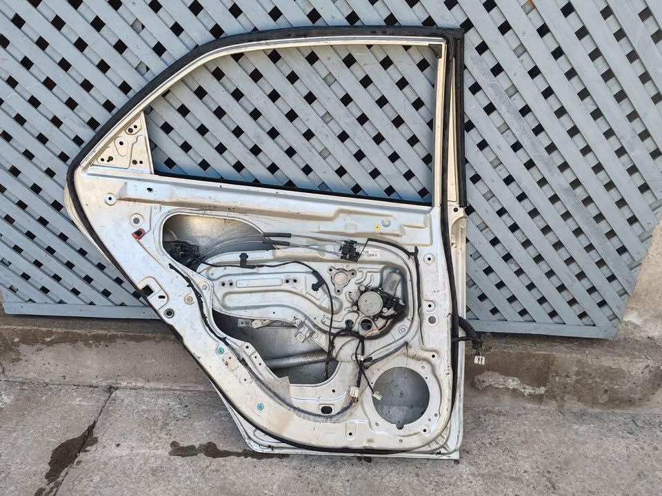 Puerta trasera izquierda Kia Cerato 2011 - 2013 - Imagen 8
