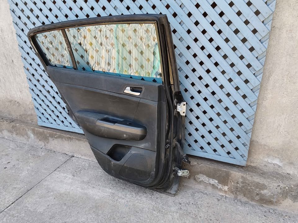 Puerta trasera izquierda Kia Sportage 2016 - 2021 - Imagen 6