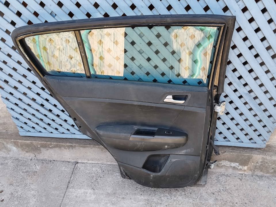 Puerta trasera izquierda Kia Sportage 2016 - 2021 - Imagen 8